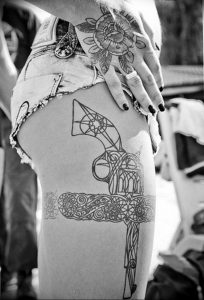 Фото тату подвязка для чулков 20.05.2019 №325 - photo tattoo garter - tattoo-photo.ru