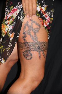 Фото тату подвязка для чулков 20.05.2019 №384 - photo tattoo garter - tattoo-photo.ru