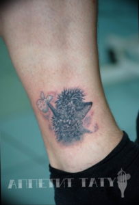 Фото вариант тату ежик 31.07.2019 №028 - tattoo hedgehog - tattoo-photo.ru