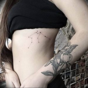 Фото созвездие водолея тату 12.07.2019 №052 - Aquarius constellation tatto - tattoo-photo.ru