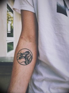 Фото тату горы в круге 23.07.2019 №023 - mountain tattoo in a circle - tattoo-photo.ru