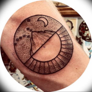 Фото тату горы в круге 23.07.2019 №060 - mountain tattoo in a circle - tattoo-photo.ru