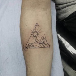 Фото тату горы в треугольнике 23.07.2019 №029 - mountain triangle tattoo - tattoo-photo.ru