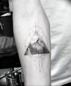 Фото тату горы геометрия 23.07.2019 №030 - mountain tattoo geometry - tattoo-photo.ru