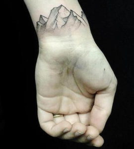 Фото тату горы на запястье 23.07.2019 №015 - mountain tattoo on wrist - tattoo-photo.ru