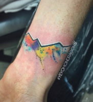 Фото тату горы на запястье 23.07.2019 №022 — mountain tattoo on wrist — tattoo-photo.ru