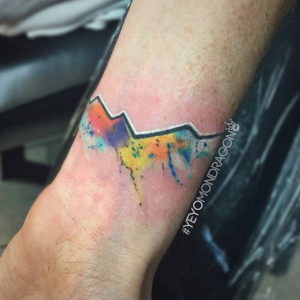 Фото тату горы на запястье 23.07.2019 №022 - mountain tattoo on wrist - tattoo-photo.ru