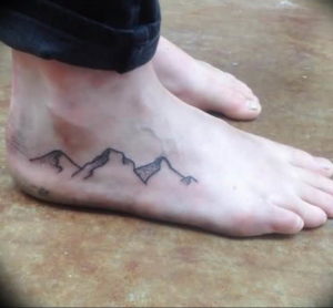 Фото тату горы на ноге 23.07.2019 №026 - mountain tattoo on foot - tattoo-photo.ru