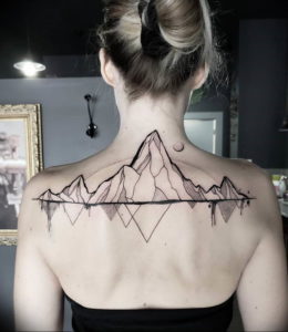 Фото тату горы на спине 23.07.2019 №031 - mountain tattoo on the back - tattoo-photo.ru