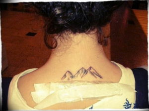 Фото тату горы на спине 23.07.2019 №032 - mountain tattoo on the back - tattoo-photo.ru