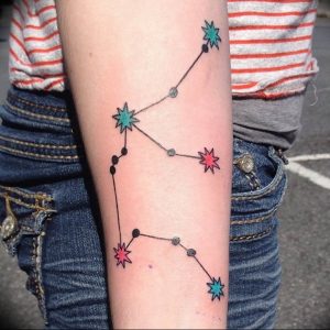 Фото тату созвездие на руке 12.07.2019 №031 - tattoo constellation on arm - tattoo-photo.ru