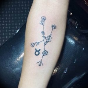 Фото тату созвездие тельца 12.07.2019 №004 - Taurus constellation tattoo - tattoo-photo.ru