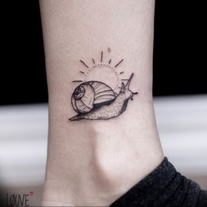 Фото тату улитка 28.07.2019 №085 - snail tattoo - tattoo-photo.ru