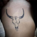 Фото тату череп козла 28.07.2019 №063 - goat skull tattoo - tattoo-photo.ru