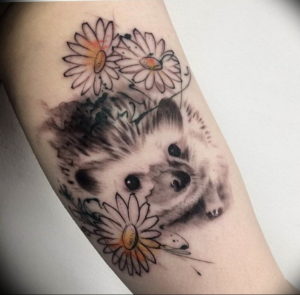 Photo тату ежик с одуванчиком 31.07.2019 №002 - hedgehog tattoo with dan - tattoo-photo.ru