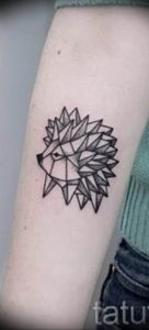 Фото вариант тату ежик 31.07.2019 №008 - tattoo hedgehog - tattoo-photo.ru