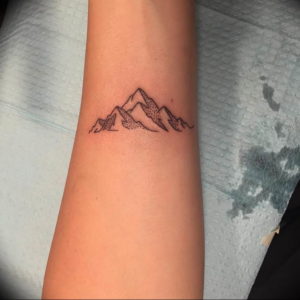 Фото маленькие тату горы 23.07.2019 №006 - little mountain tattoos - tattoo-photo.ru