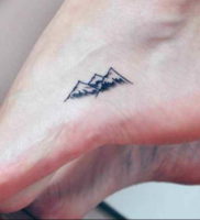 Фото маленькие тату горы 23.07.2019 №015 — little mountain tattoos — tattoo-photo.ru