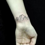 Фото маленькие тату горы 23.07.2019 №023 - little mountain tattoos - tattoo-photo.ru