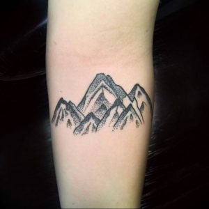 Фото маленькие тату горы 23.07.2019 №031 - little mountain tattoos - tattoo-photo.ru