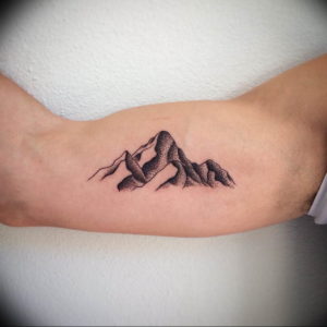 Фото маленькие тату горы 23.07.2019 №032 - little mountain tattoos - tattoo-photo.ru