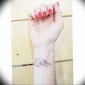 Фото маленькие тату горы 23.07.2019 №036 - little mountain tattoos - tattoo-photo.ru