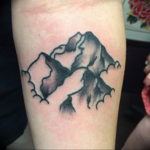 Фото маленькие тату горы 23.07.2019 №047 - little mountain tattoos - tattoo-photo.ru