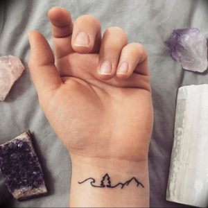 Фото маленькие тату горы 23.07.2019 №061 - little mountain tattoos - tattoo-photo.ru
