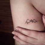 Фото маленькие тату горы 23.07.2019 №067 - little mountain tattoos - tattoo-photo.ru