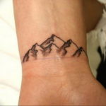 Фото маленькие тату горы 23.07.2019 №069 - little mountain tattoos - tattoo-photo.ru