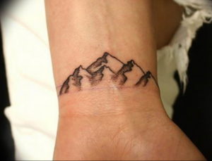 Фото маленькие тату горы 23.07.2019 №069 - little mountain tattoos - tattoo-photo.ru