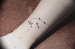 Фото созвездие водолея тату 12.07.2019 №004 - Aquarius constellation tatto - tattoo-photo.ru