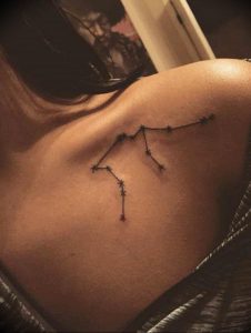 Фото созвездие водолея тату 12.07.2019 №006 - Aquarius constellation tatto - tattoo-photo.ru