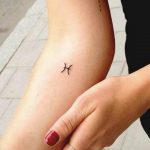 Фото созвездие рыбы тату 12.07.2019 №005 - constellation fish tattoo - tattoo-photo.ru