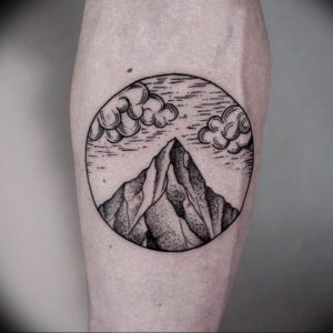 Фото тату горы в круге 23.07.2019 №001 - mountain tattoo in a circle - tattoo-photo.ru