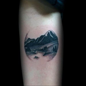 Фото тату горы в круге 23.07.2019 №010 - mountain tattoo in a circle - tattoo-photo.ru