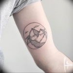 Фото тату горы в круге 23.07.2019 №011 - mountain tattoo in a circle - tattoo-photo.ru