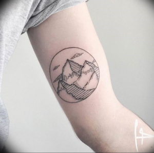 Фото тату горы в круге 23.07.2019 №011 - mountain tattoo in a circle - tattoo-photo.ru