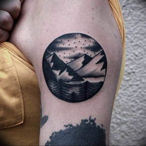 Фото тату горы в круге 23.07.2019 №019 - mountain tattoo in a circle - tattoo-photo.ru