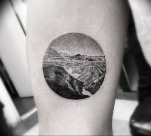 Фото тату горы в круге 23.07.2019 №021 - mountain tattoo in a circle - tattoo-photo.ru