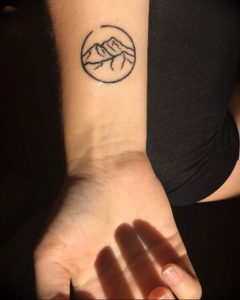 Фото тату горы в круге 23.07.2019 №022 - mountain tattoo in a circle - tattoo-photo.ru