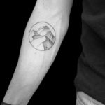 Фото тату горы в круге 23.07.2019 №027 - mountain tattoo in a circle - tattoo-photo.ru