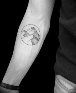 Фото тату горы в круге 23.07.2019 №027 - mountain tattoo in a circle - tattoo-photo.ru