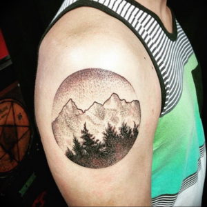 Фото тату горы в круге 23.07.2019 №028 - mountain tattoo in a circle - tattoo-photo.ru