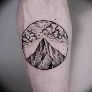 Фото тату горы в круге 23.07.2019 №034 - mountain tattoo in a circle - tattoo-photo.ru