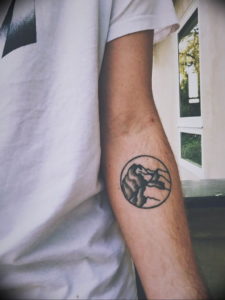 Фото тату горы в круге 23.07.2019 №036 - mountain tattoo in a circle - tattoo-photo.ru