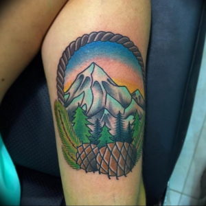 Фото тату горы в круге 23.07.2019 №038 - mountain tattoo in a circle - tattoo-photo.ru