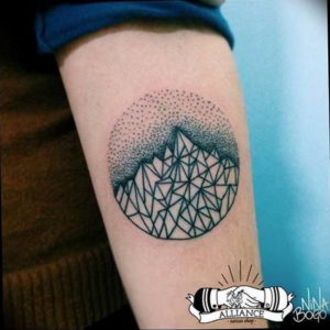 Фото тату горы в круге 23.07.2019 №042 - mountain tattoo in a circle - tattoo-photo.ru