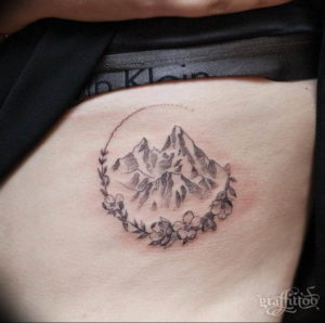 Фото тату горы в круге 23.07.2019 №061 - mountain tattoo in a circle - tattoo-photo.ru