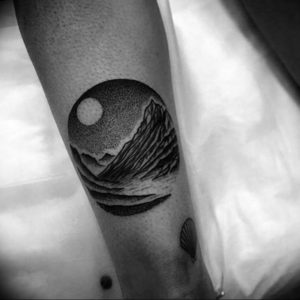 Фото тату горы в круге 23.07.2019 №062 - mountain tattoo in a circle - tattoo-photo.ru